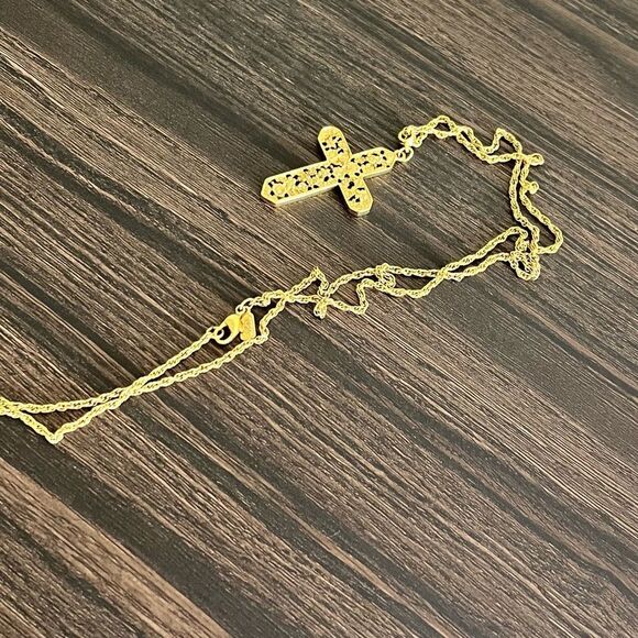 1928 Jewelry Company Cross Pendant Necklace Openwork Rose Pattern 30 In - Picture 2 of 9